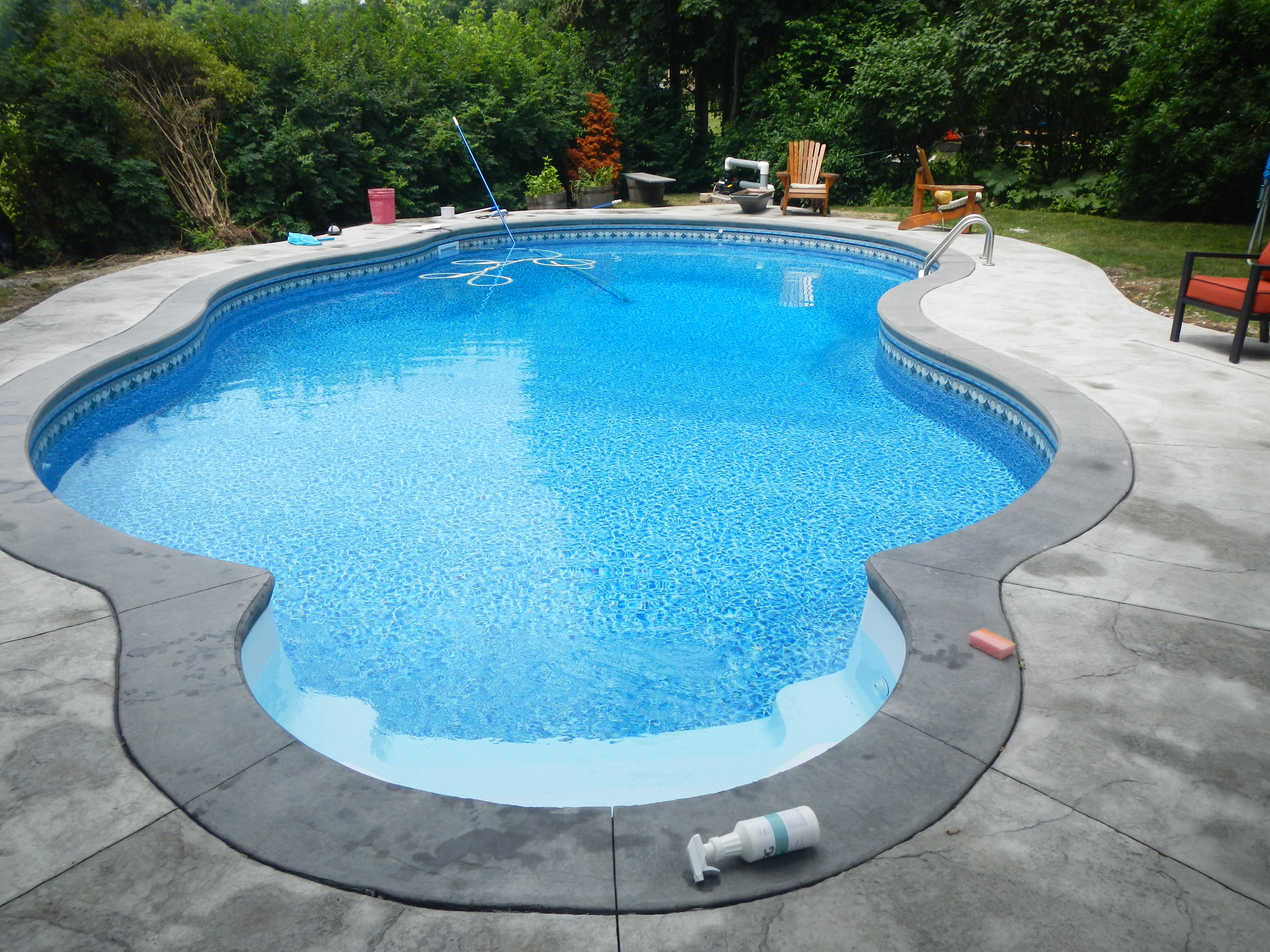 Pool repair and maintenance service